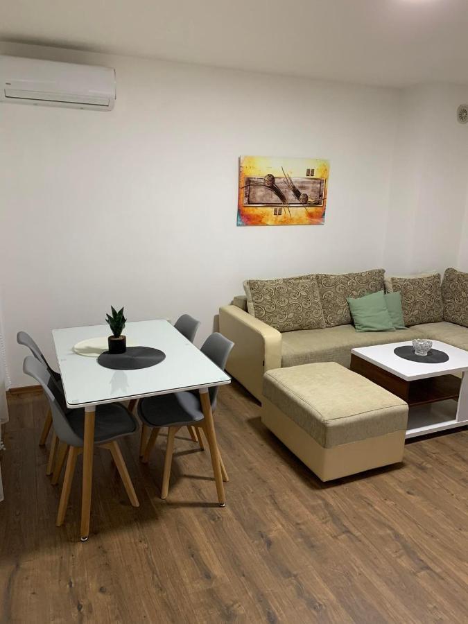 Mar Lux Apartment Куманово Екстериор снимка