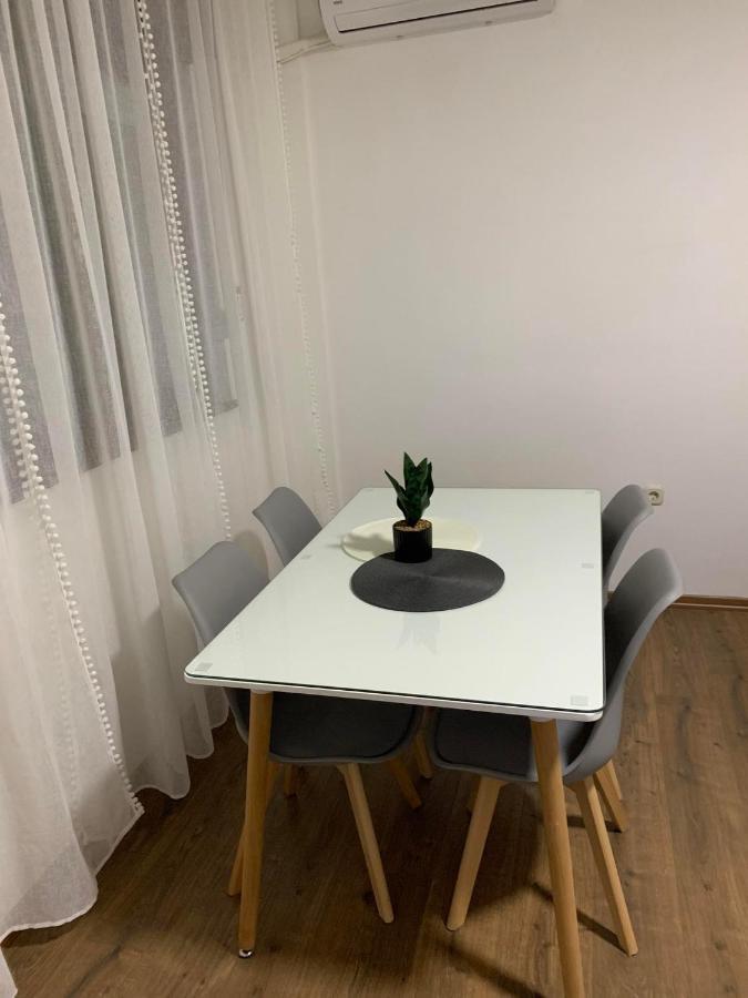 Mar Lux Apartment Куманово Екстериор снимка