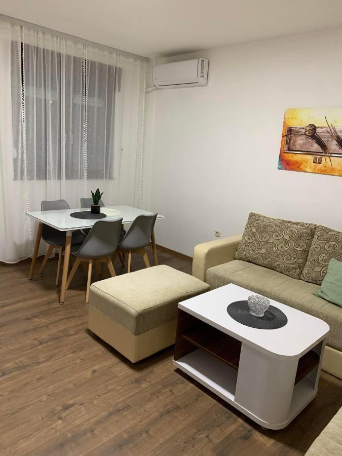 Mar Lux Apartment Куманово Екстериор снимка